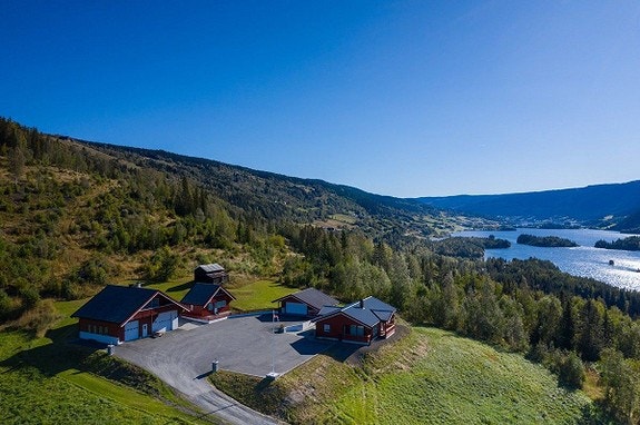 Bolig + garasje sett fra nord. Galleribilde