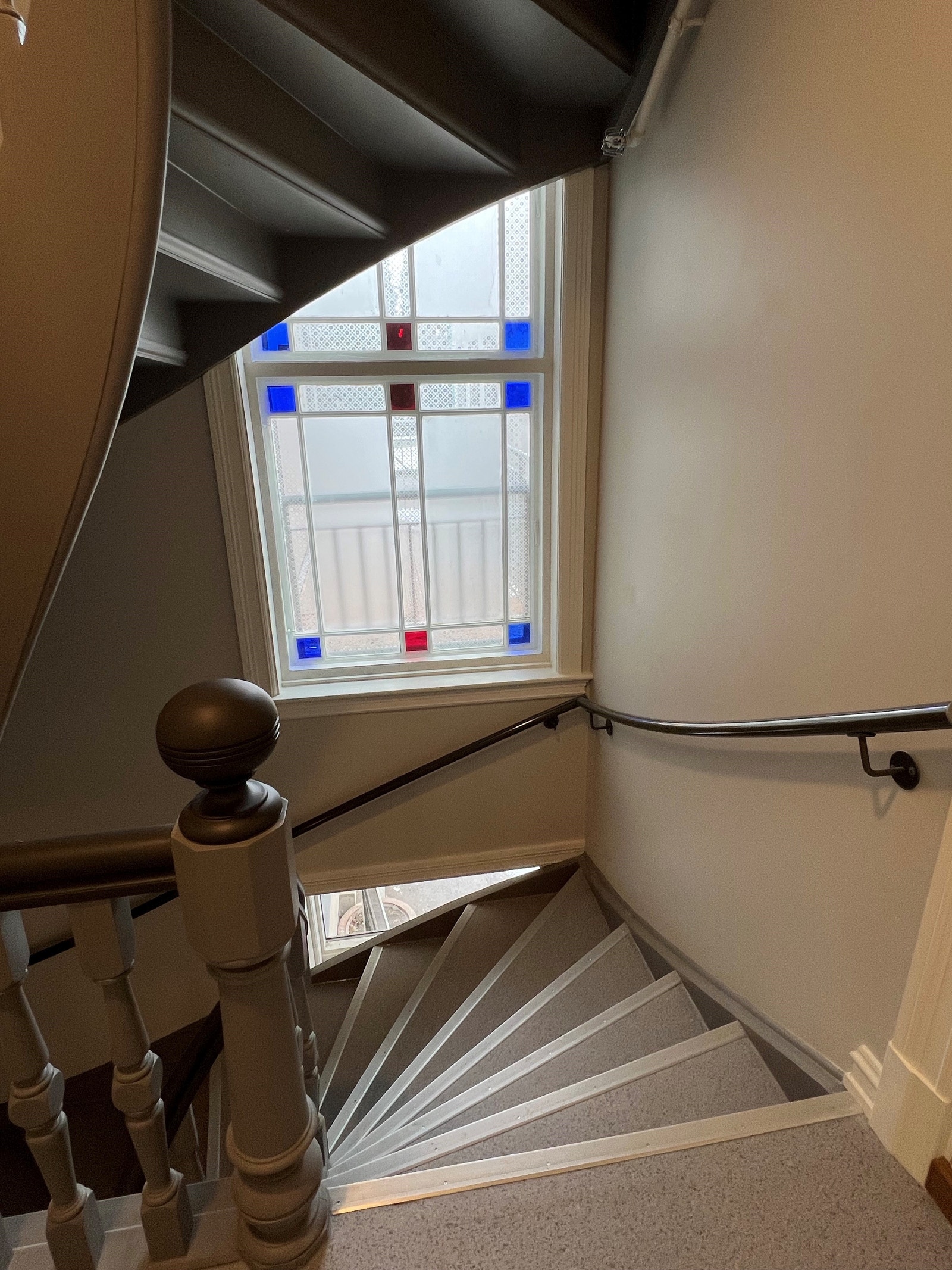 Trapperom med restaurerte glass vinduer årgang 1904 Galleribilde