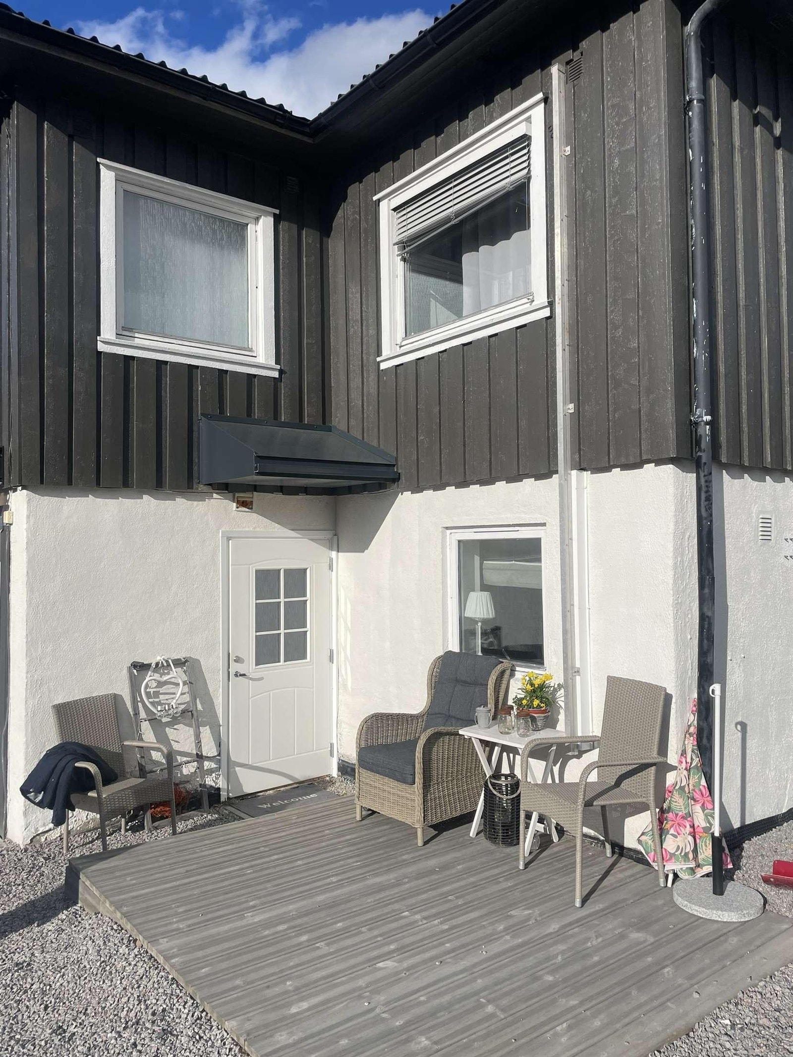 Flott uteplass ved inngangen til leiligheten Galleribilde