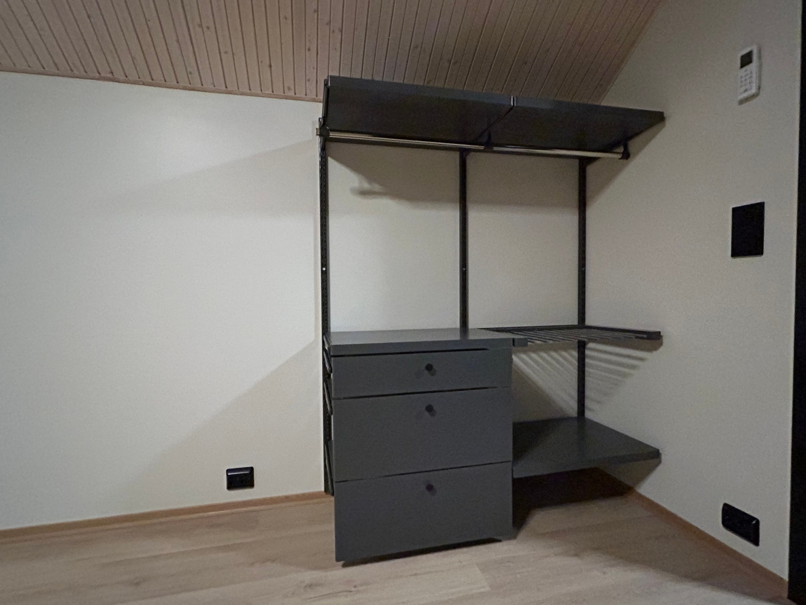 Garderobe Galleribilde