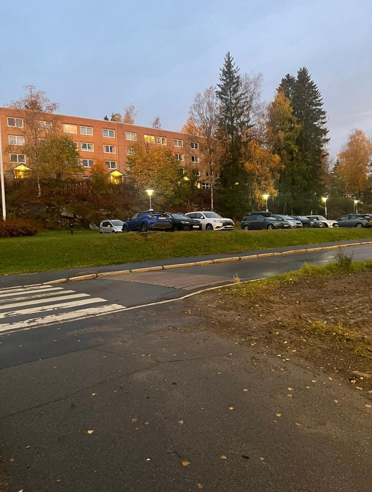 Parkering + gratis gjesteparkering Galleribilde