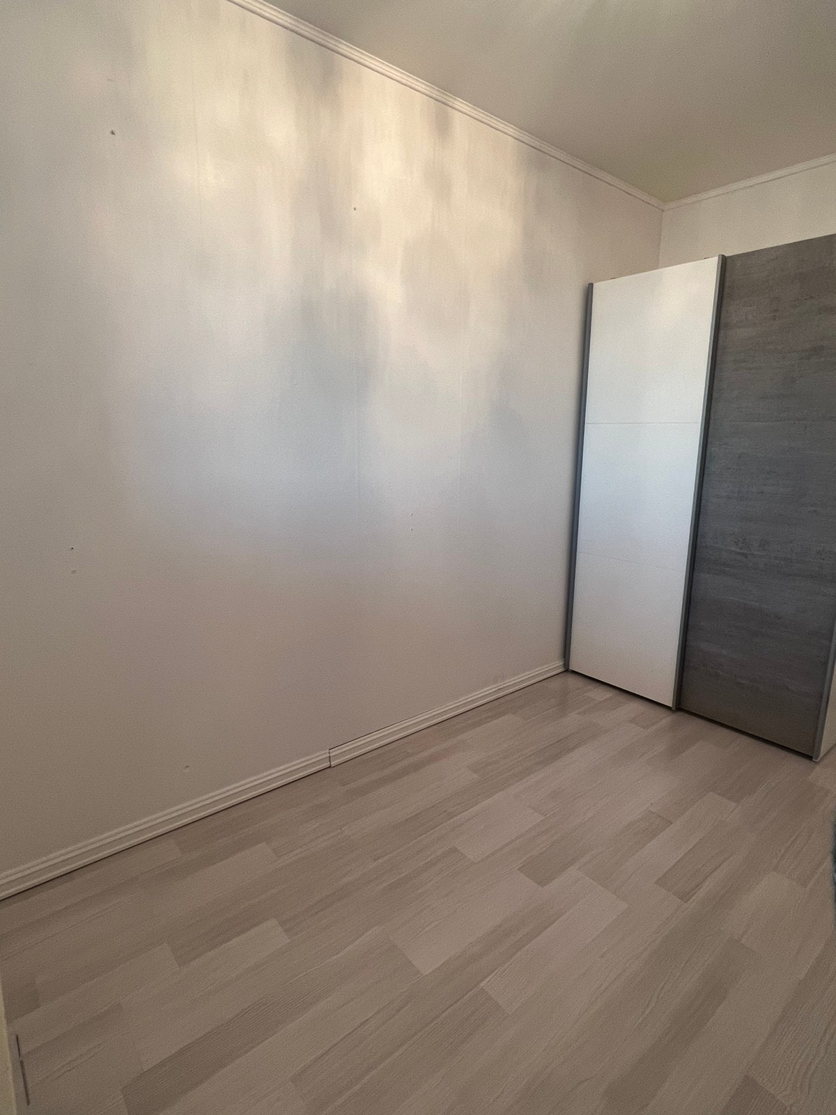 Umøblert soverom Galleribilde