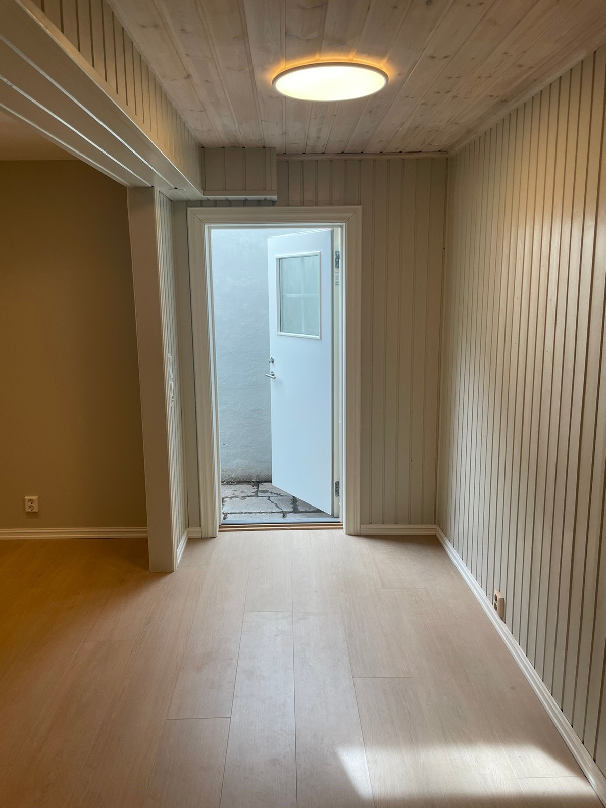 Stor gang/ hall med plass til skap etc Galleribilde