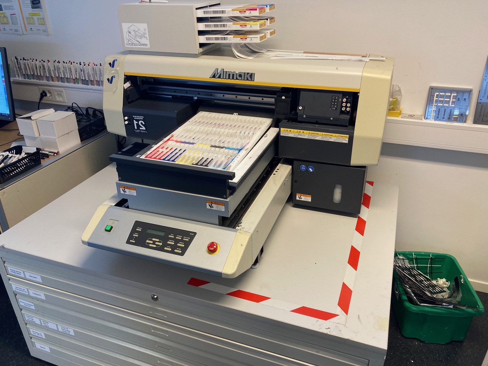 Flatbed (UV-herdende) digitaltrykk hvit+CMYK Galleribilde