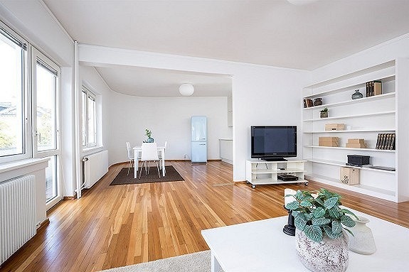 Stor stue med spiesetue Galleribilde