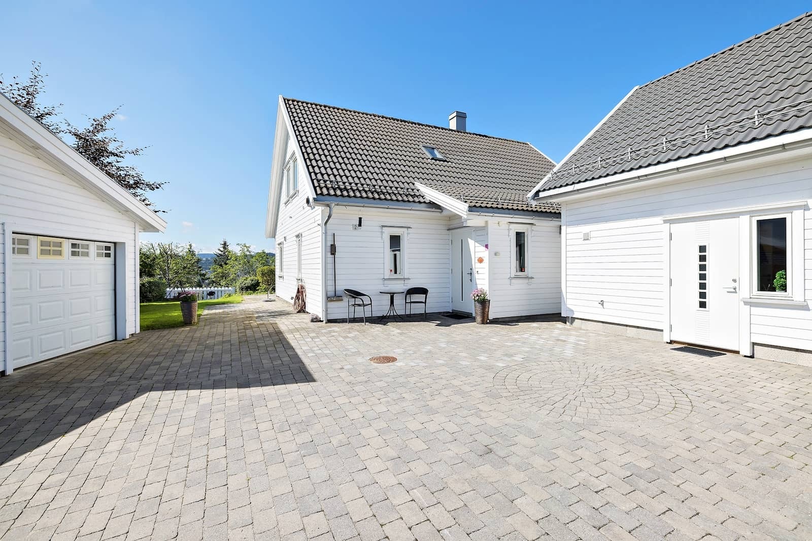 Egen Inngang ut til steinbelagt innkjørsel Galleribilde