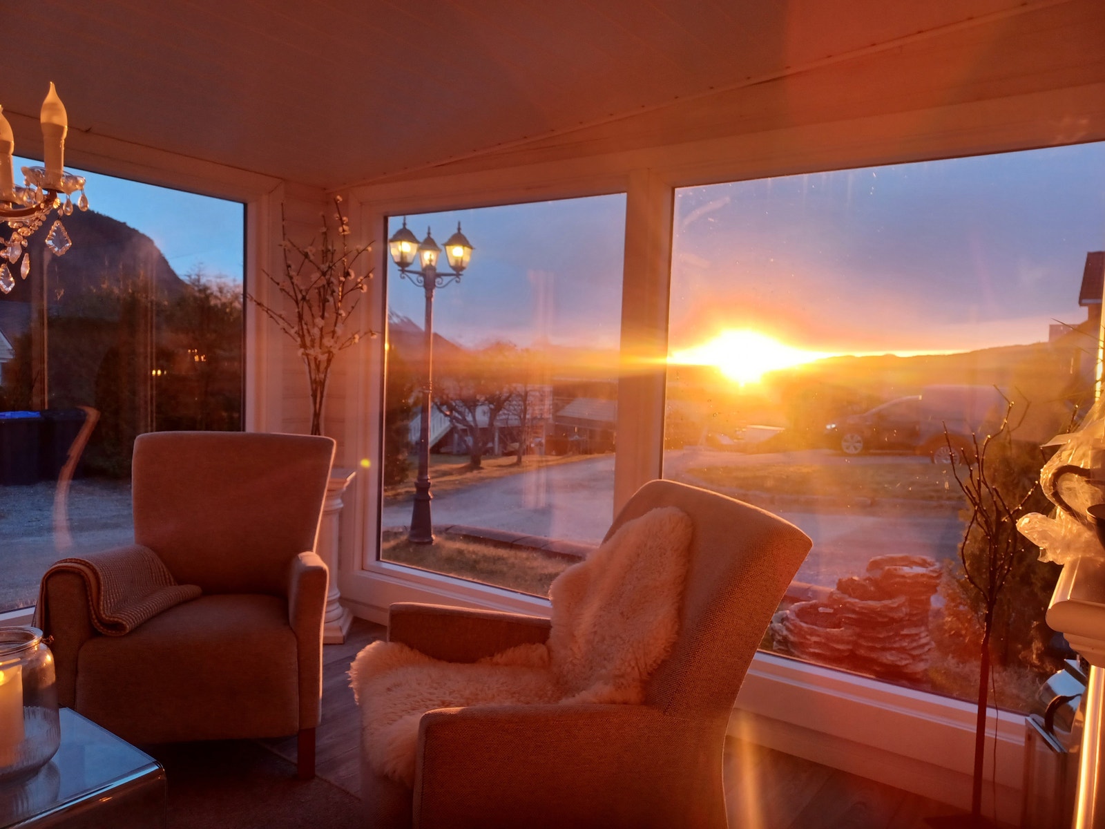 Utestua i solnedgangen Galleribilde