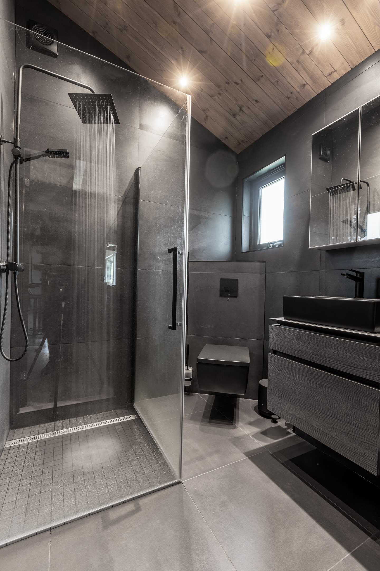 Bad 1 av 2 nyoppusset i 2021. Bad 2 nyoppusset i 2022 Galleribilde