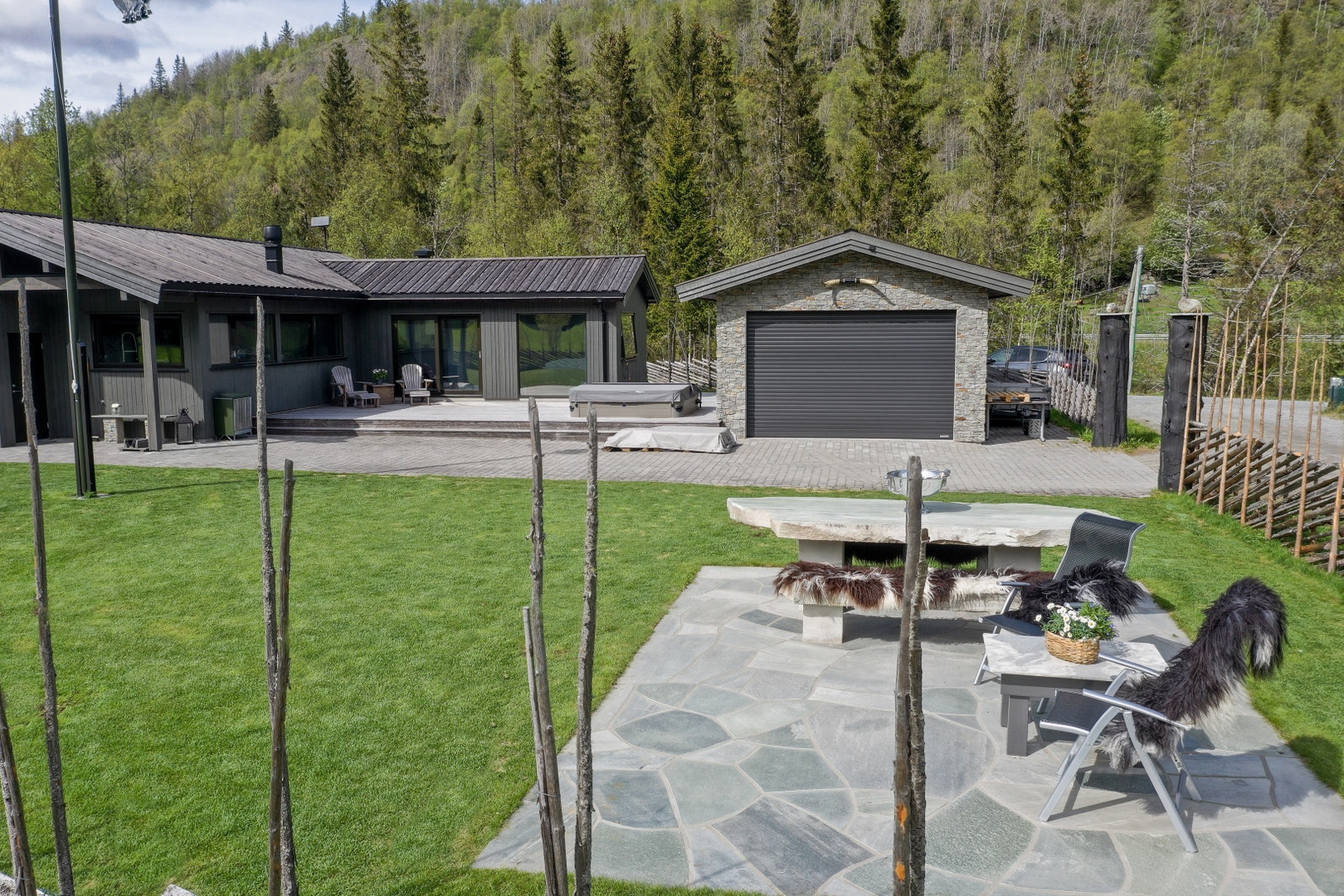 Garasjeport styrt med fjernkontroll Galleribilde