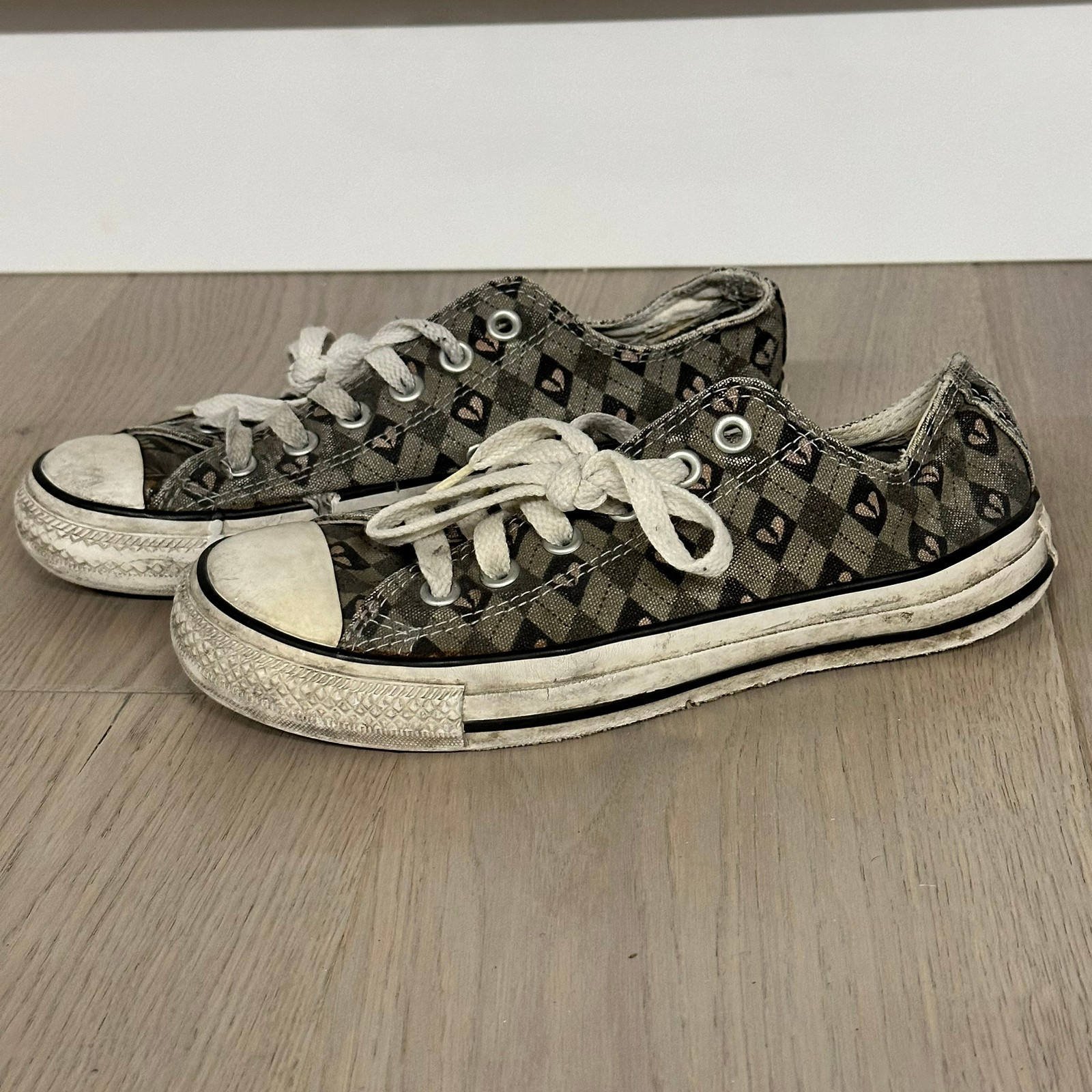 Godt brukte gra monstrete Converse sko str 37 FINN torget