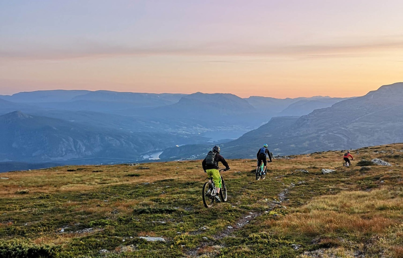 Stisykling er også ein aktivitet som lett kan utøvast i vangsfjella. Her frå Slettefjellet. Galleribilde