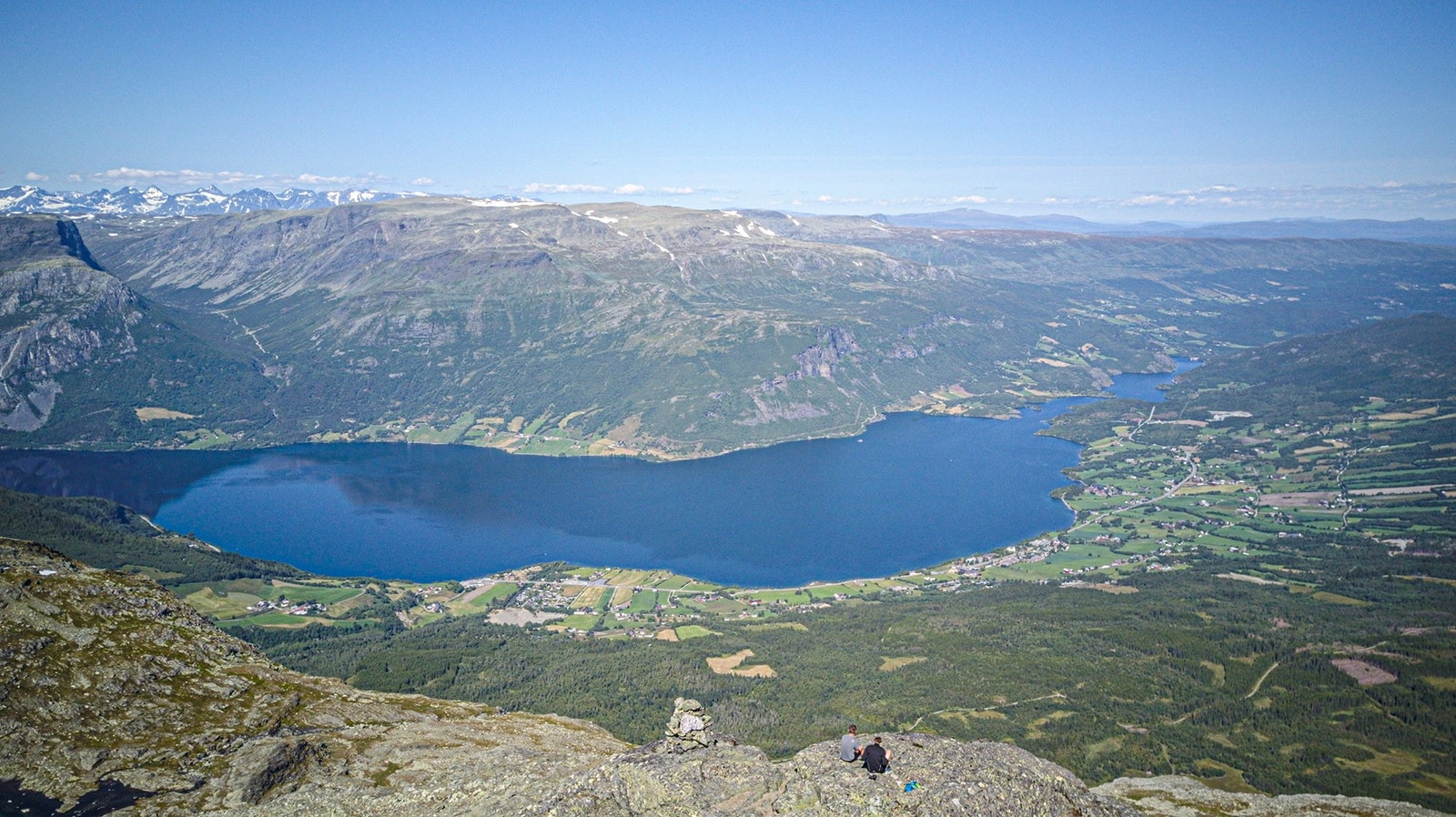 Vangsmjøse og bygda sett frå Grindane (1724 moh). Galleribilde