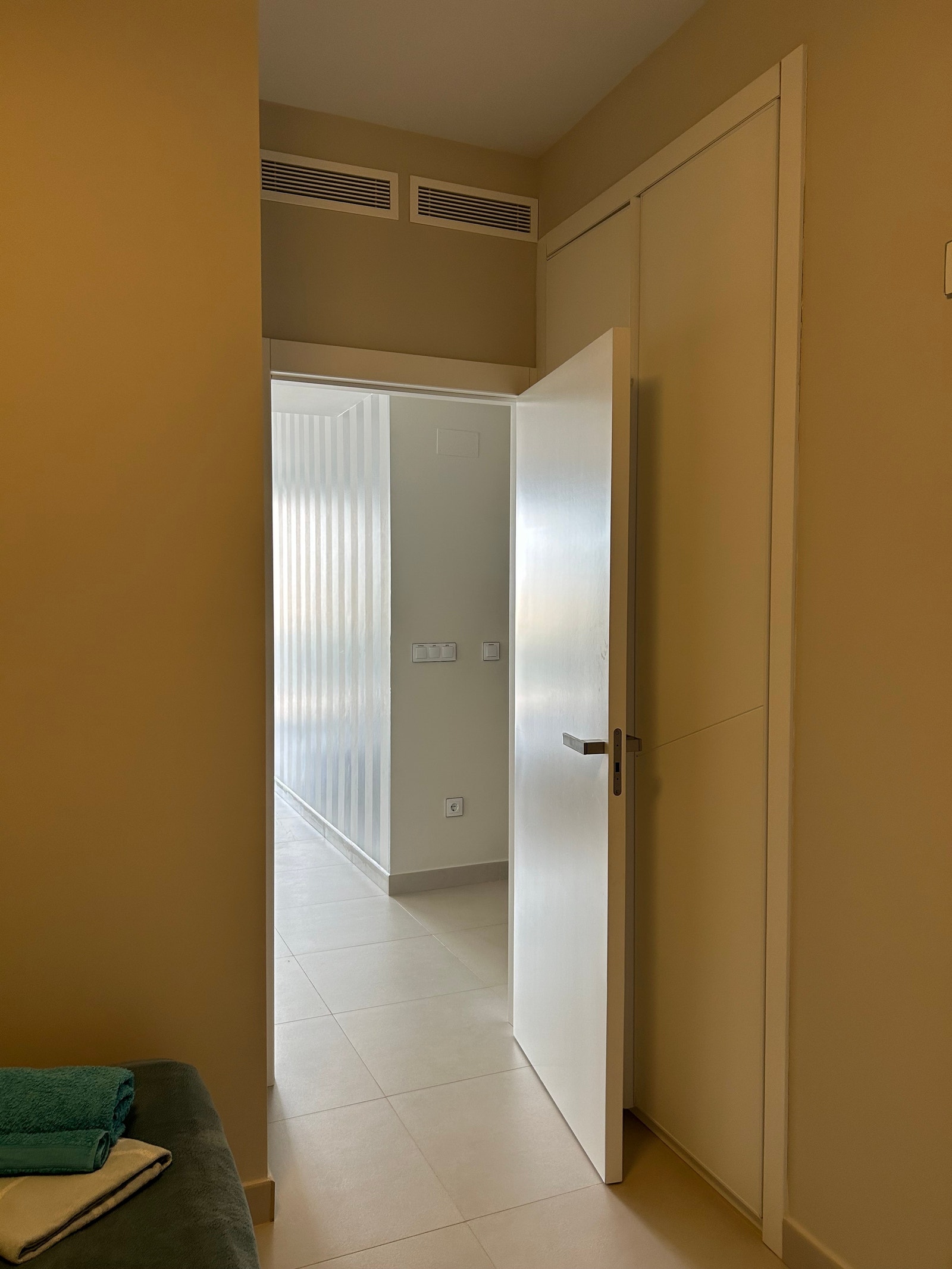 Alle soverom har aircondition og garderobeskap. Galleribilde