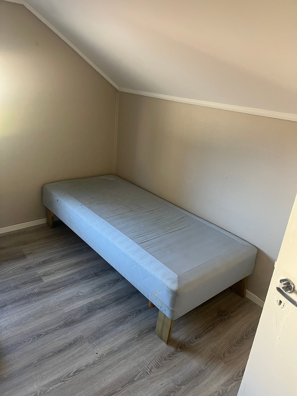 Nytt gulv og nymalt Galleribilde