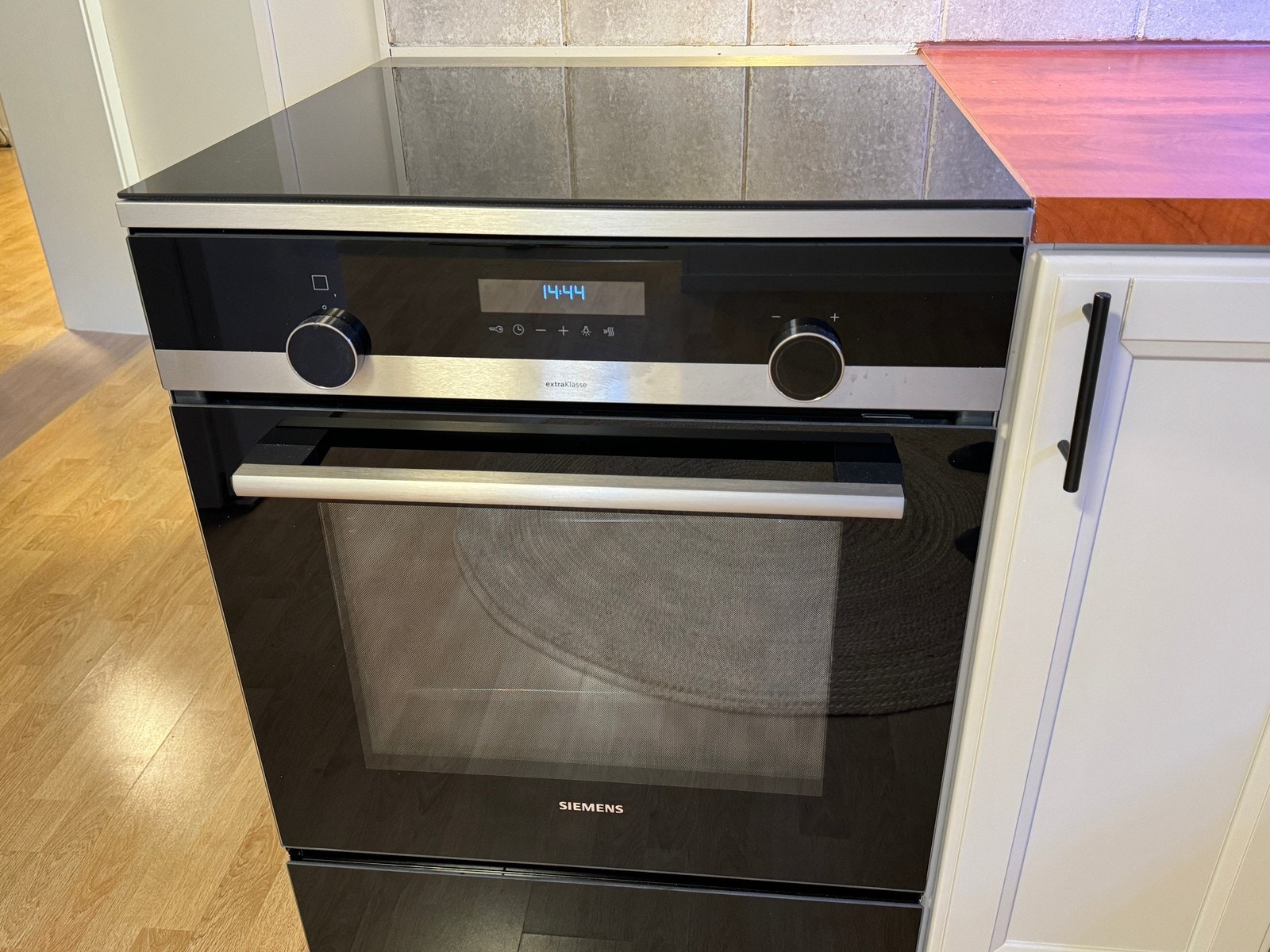 Ny komfyr med Induksjonstopp Galleribilde