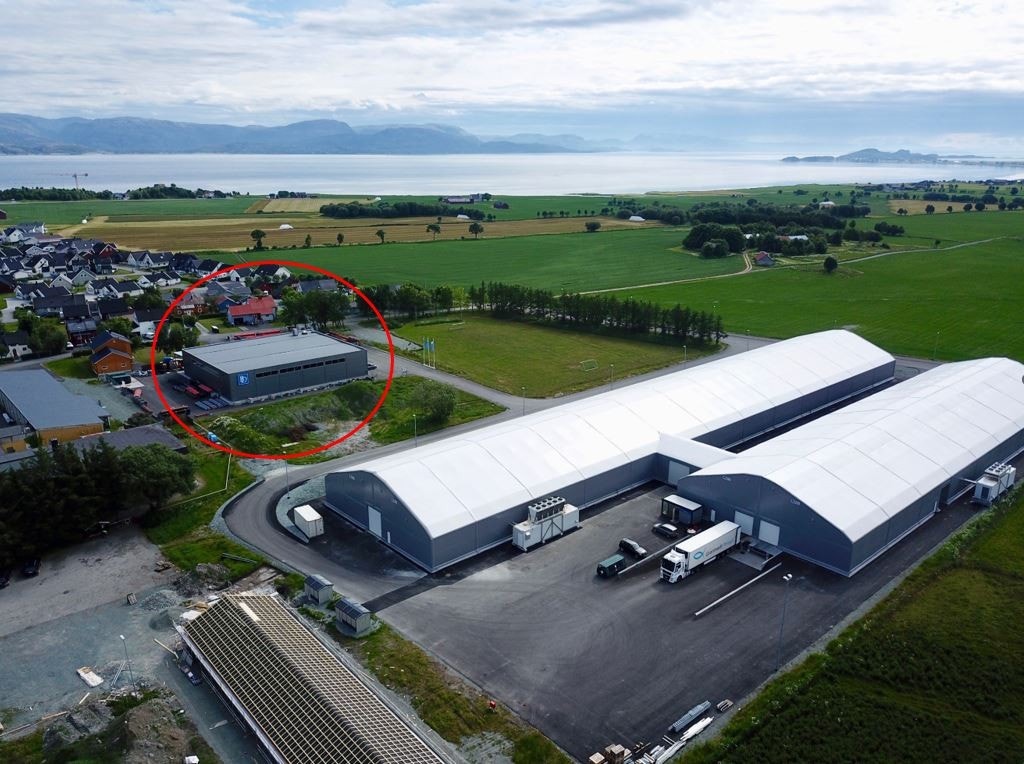 Fasade fra utsiden (bygget ringet rundt i rødt). Grøntvedt Pelagic AS har sitt logistikksenter like i nærheten. Galleribilde