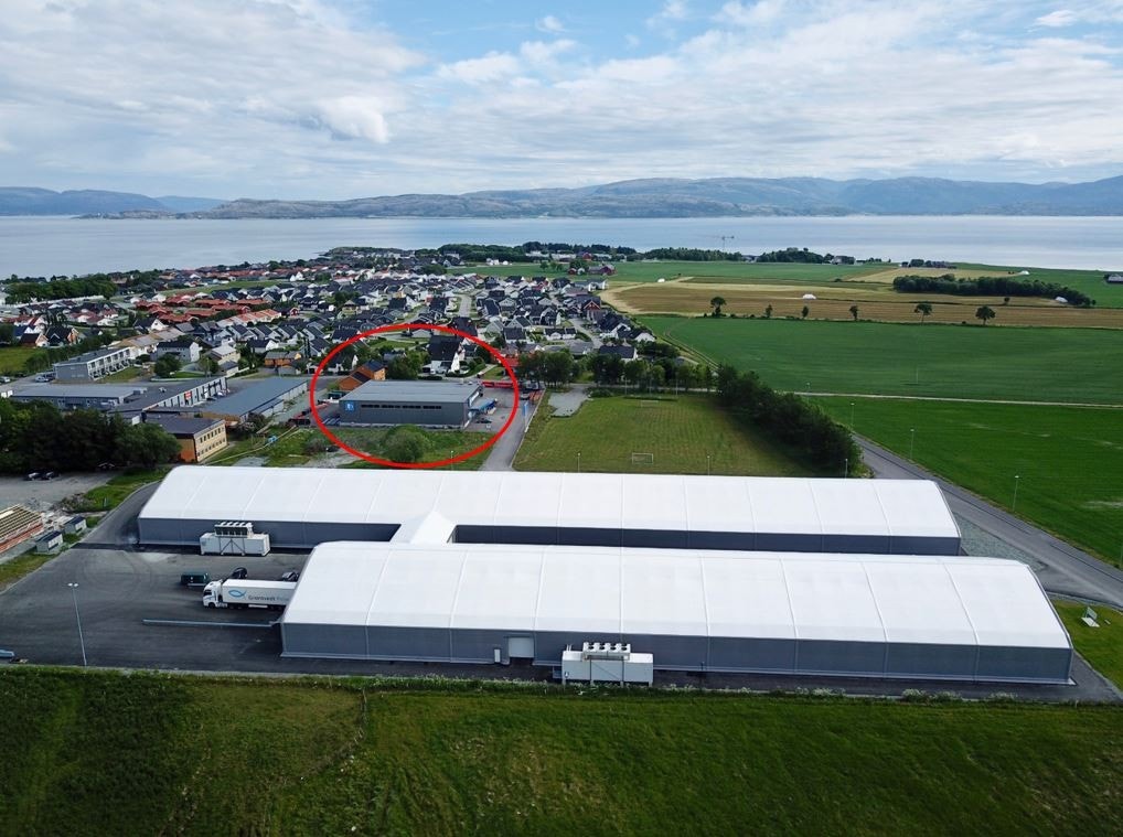 Fasade fra utsiden (bygget ringet rundt i rødt) Galleribilde