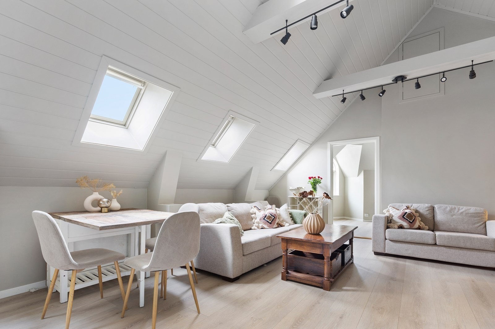 Stue sett fra kjøkken Galleribilde