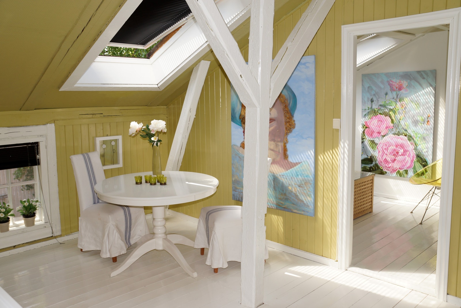 Separat utleiedel / praktikant eller generasjons bolig?
Stort kjøkken med spiseplass. Synsvinkel inn til stue komb. soverom. Galleribilde