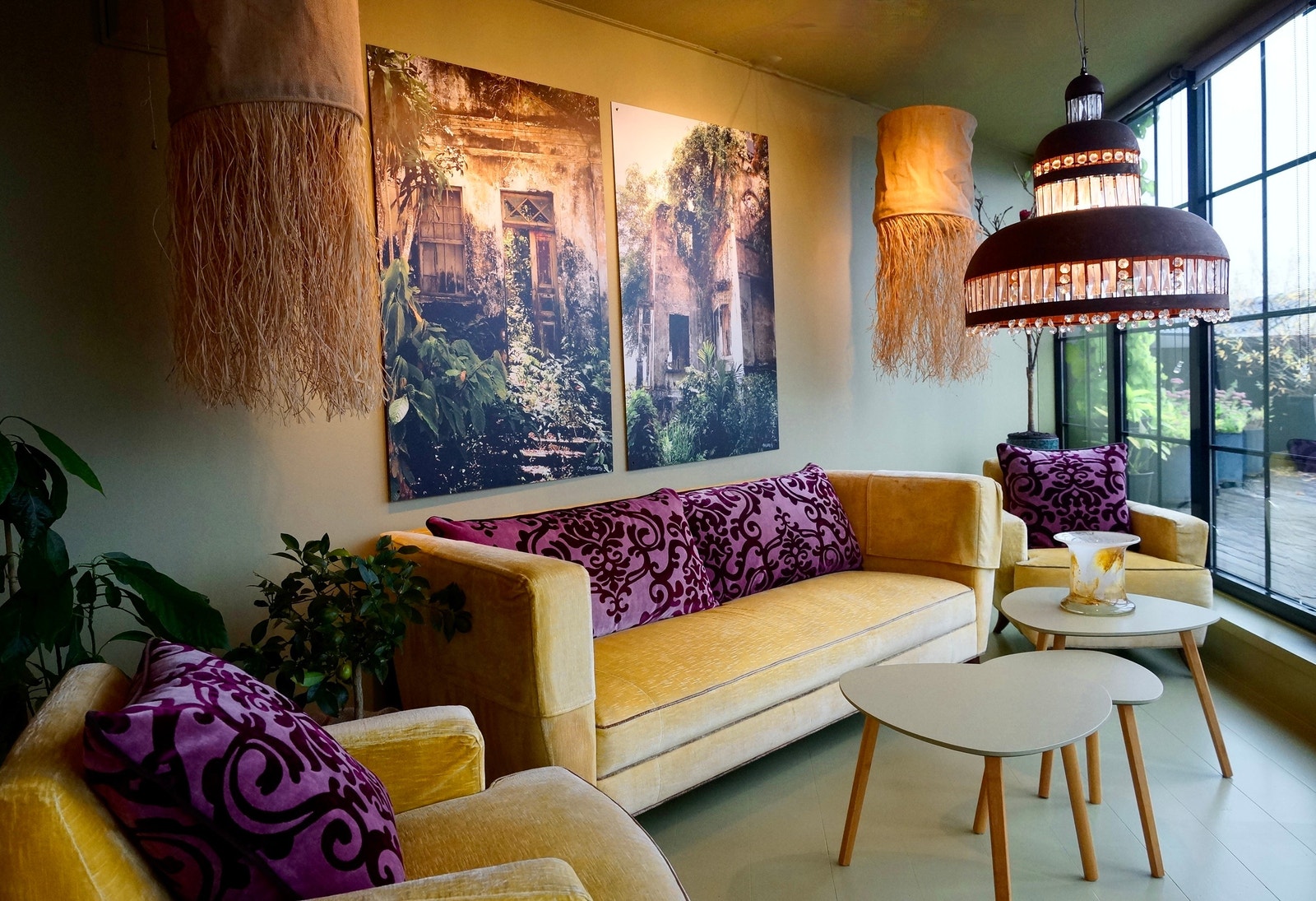 Store glass partier med doble dører ut fra stue til takterrasse øverste plan. Galleribilde