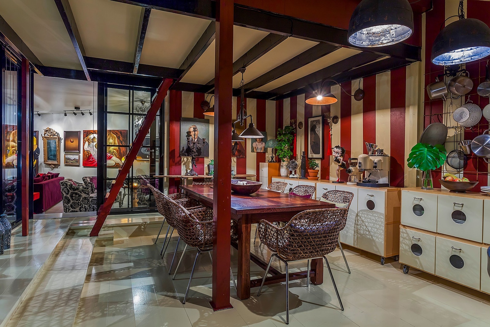 Plass for stort gjestebud. 10-12 gjester. Galleribilde