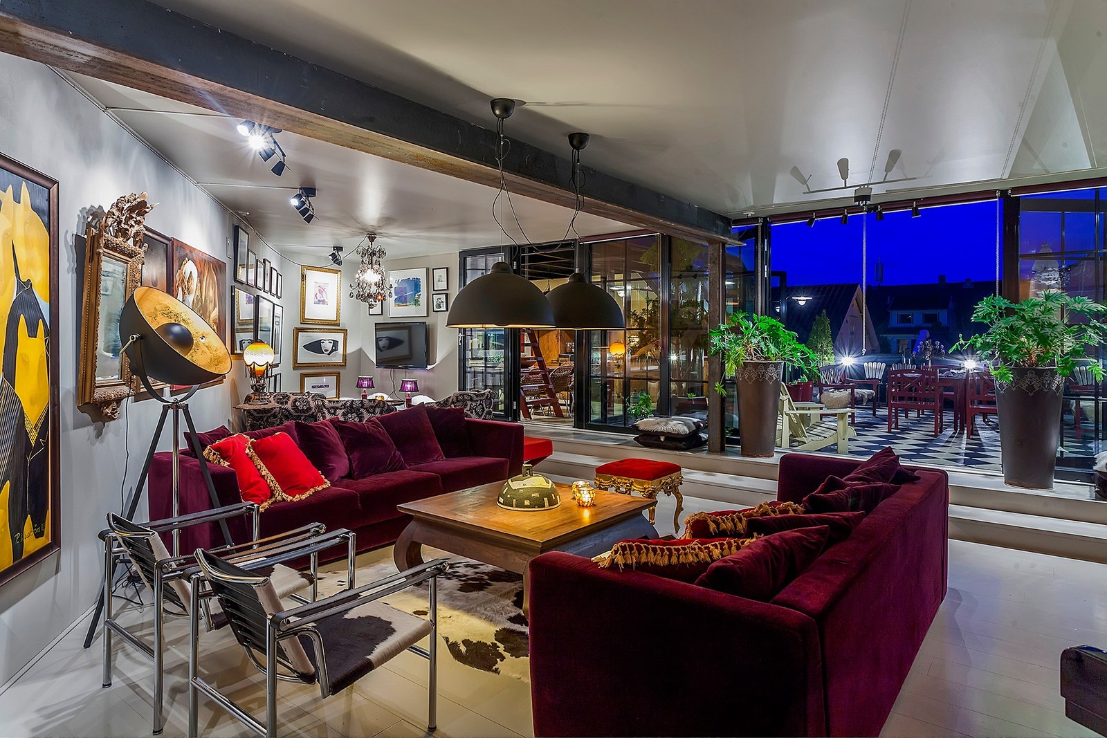 Synsvinkel mot takterrasse og kjøkken. Galleribilde