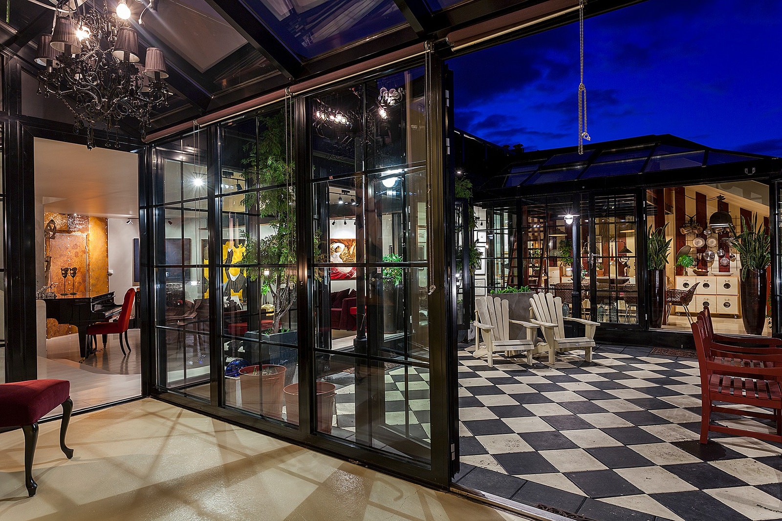 Synsvinkel fra hall/ hagestue mot første takterrasse. Galleribilde