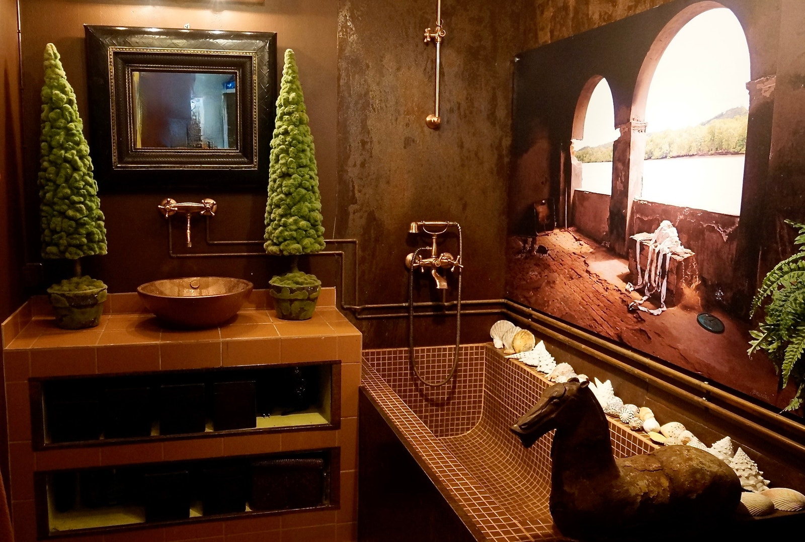 Baderom med på plass støpt interiør. Galleribilde