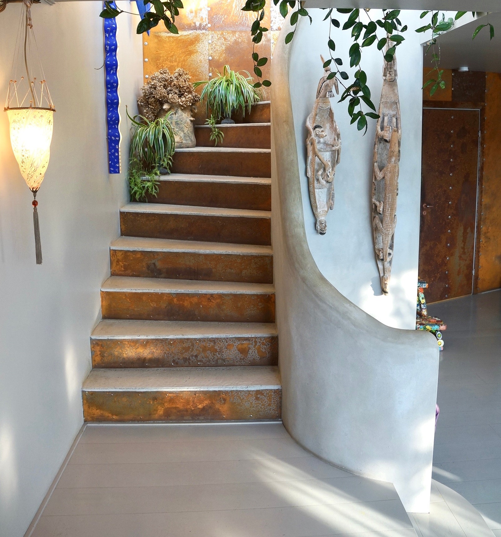 Trappen fremstår som en skulptur i rommet. Galleribilde