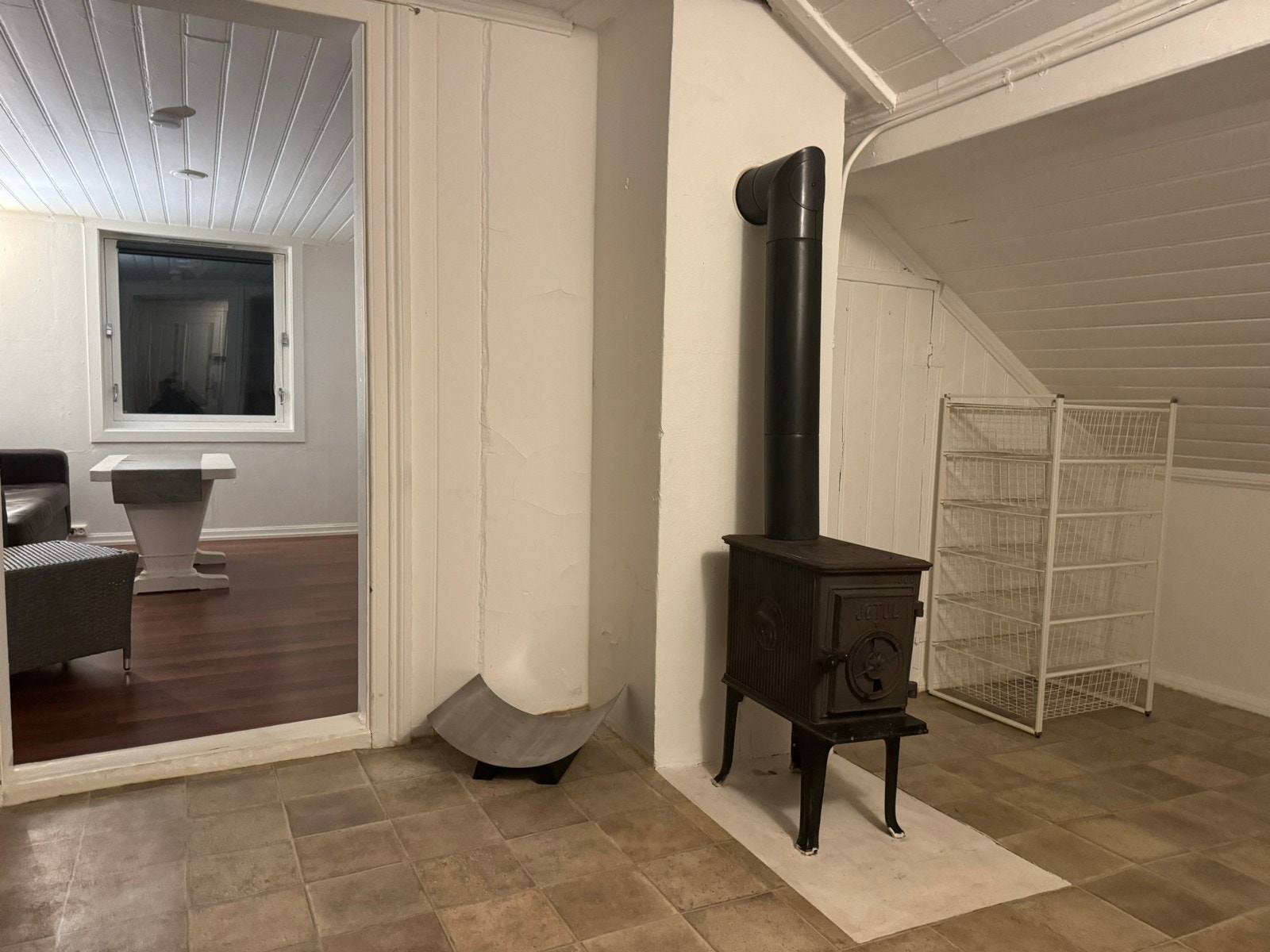 Peis og ved holder Galleribilde