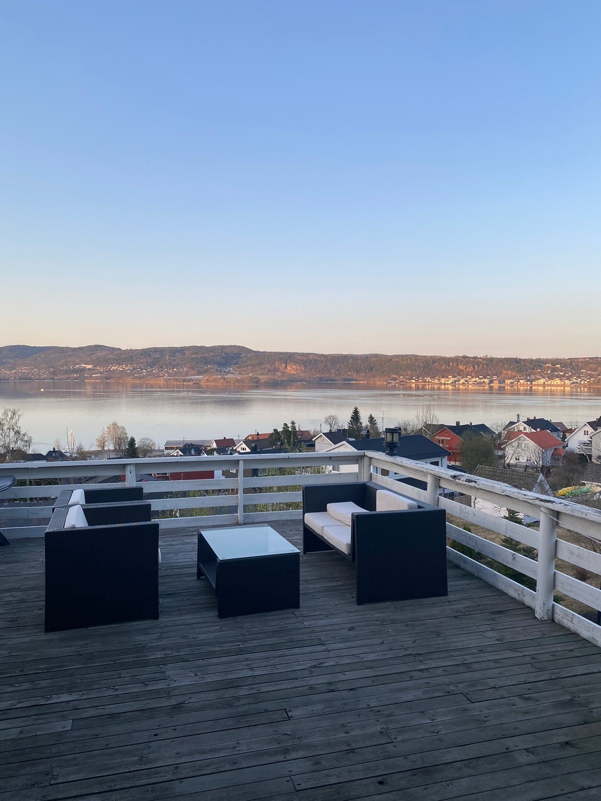 Terasse med fjordutiskt Galleribilde