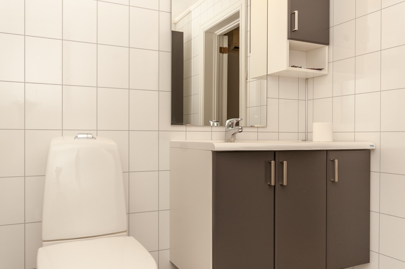 Baderomsinnredning og wc på bad (1. etg.) Galleribilde