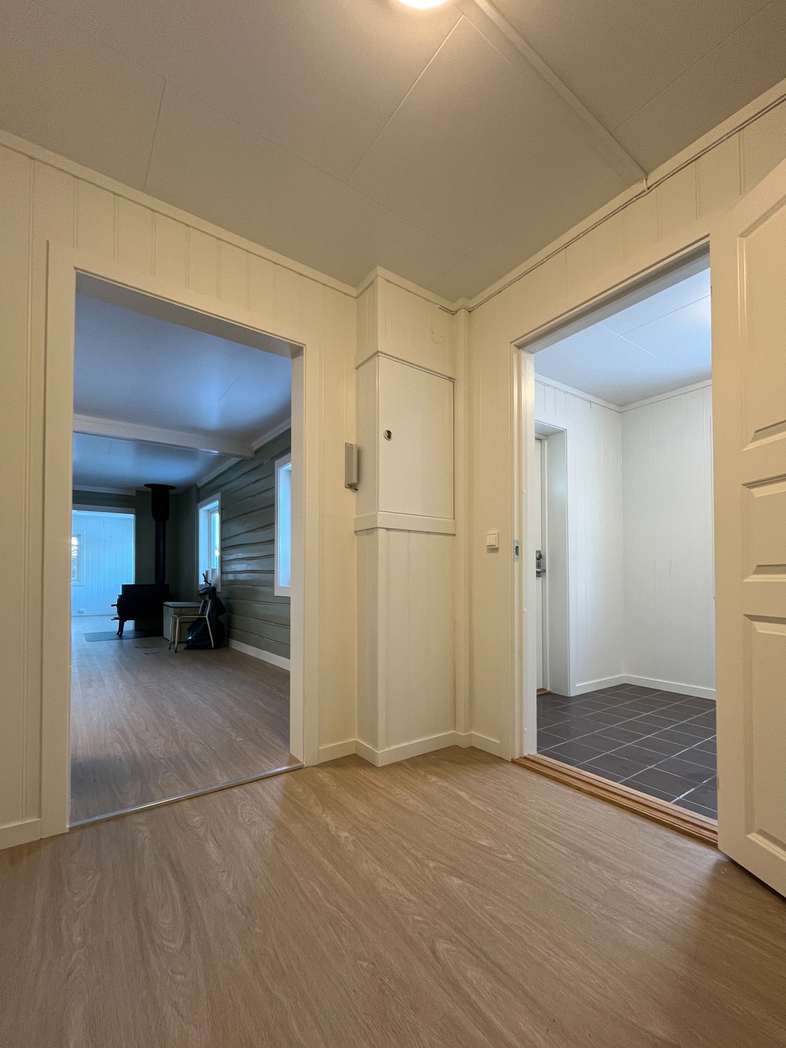 Gang (mot hovedinngang og stue/kjøkken Galleribilde