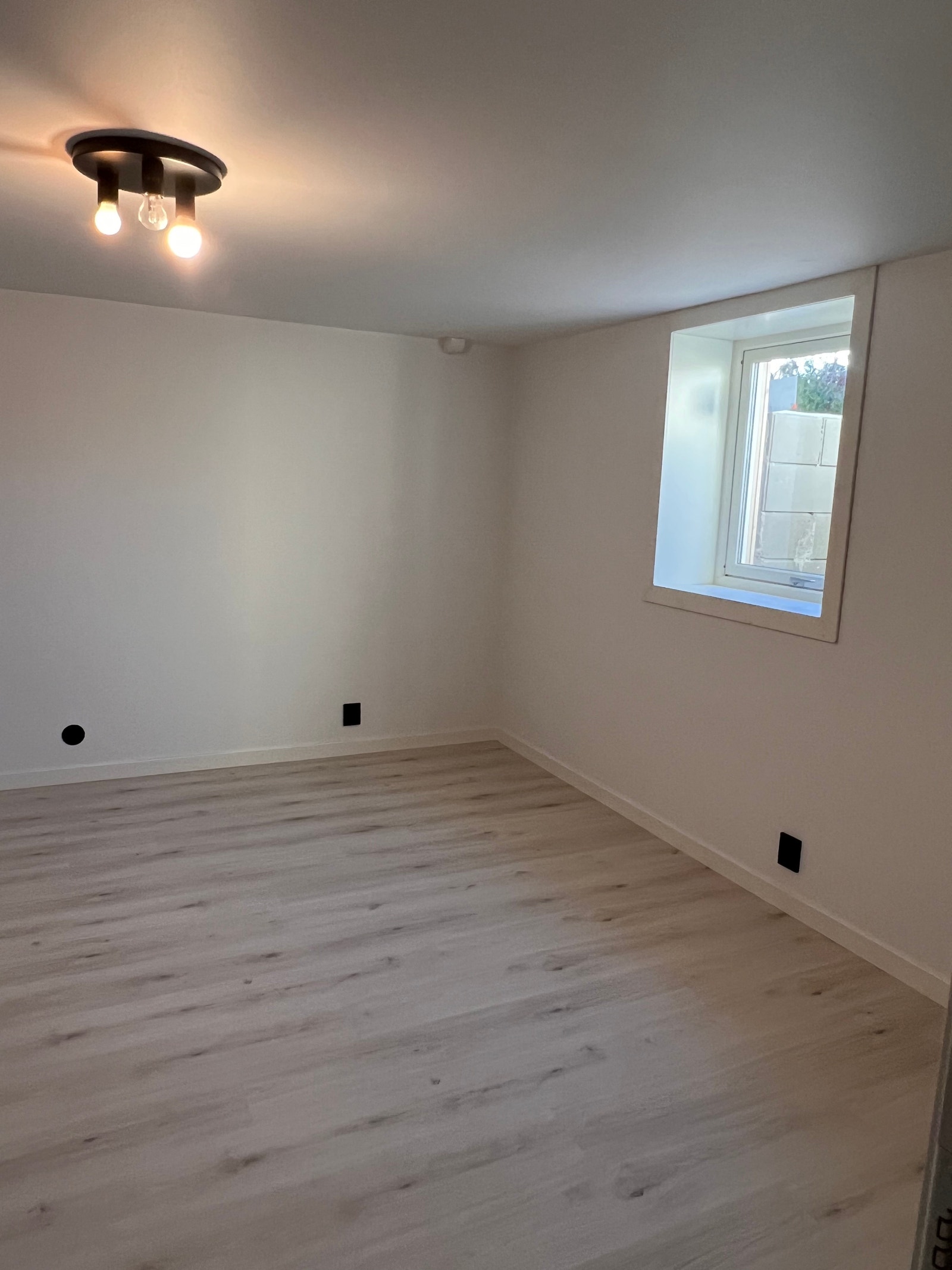 soverom med åpent vindu Galleribilde