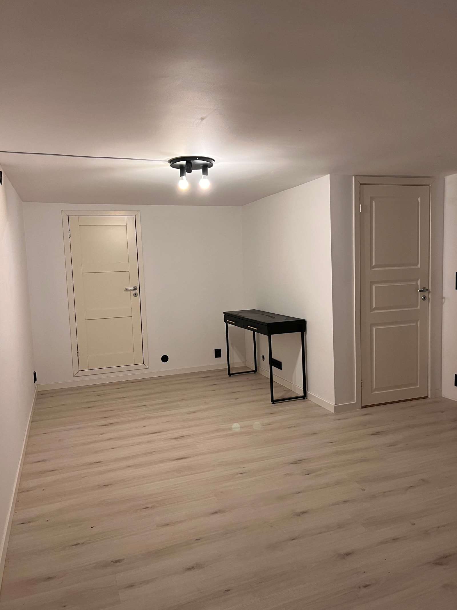 inngang og stue. Mulighet for TV oppsett Galleribilde