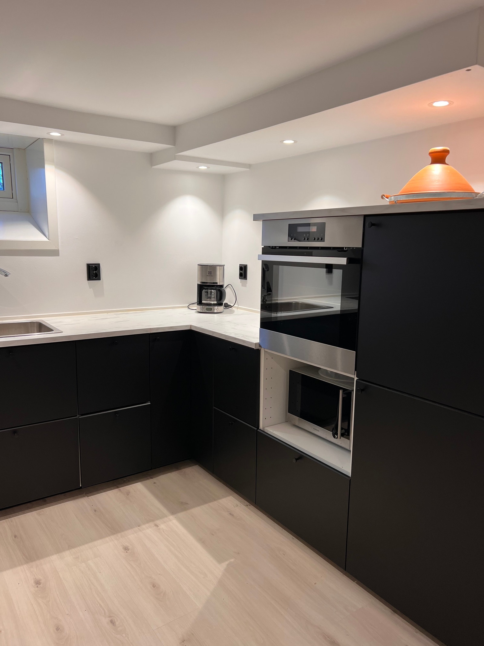 Kjøkken med integrerte hvitvarer Galleribilde