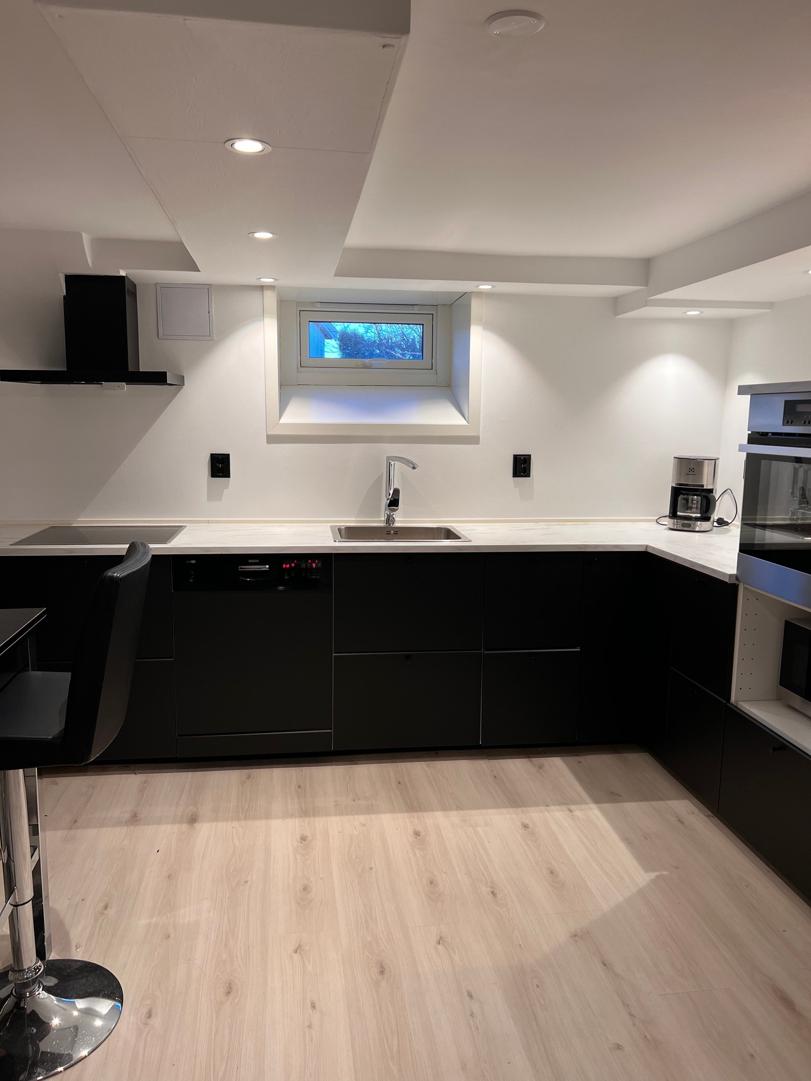 Kjøkken med integrerte hvitvarer Galleribilde