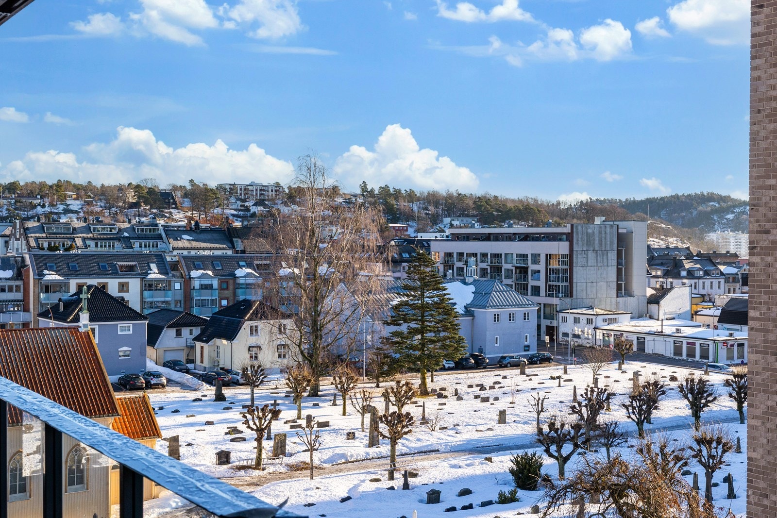 Luftig utsyn fra balkong. Galleribilde