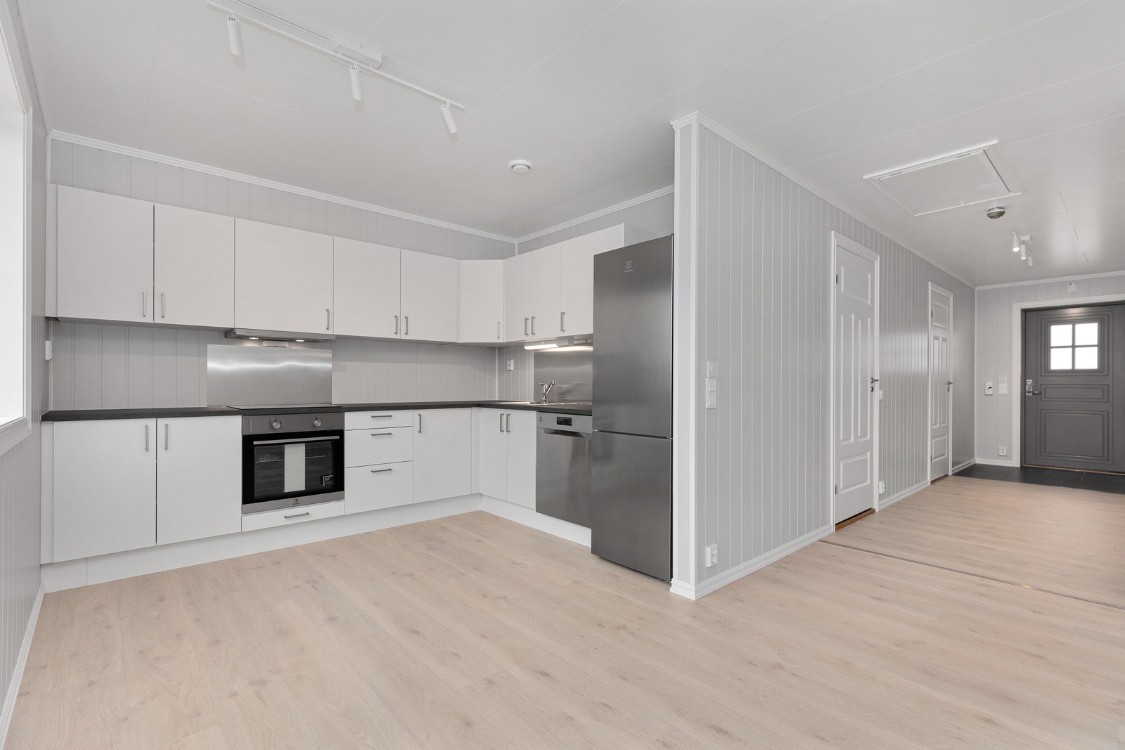 Kjøkken og gang, 3-roms leilighet Galleribilde