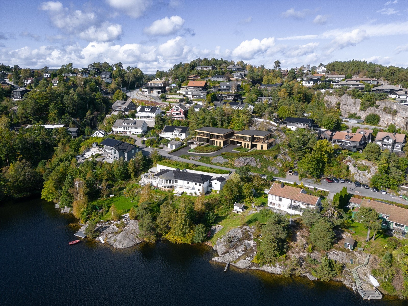 Fra boligene har man god utsikt over Vollevannet Galleribilde