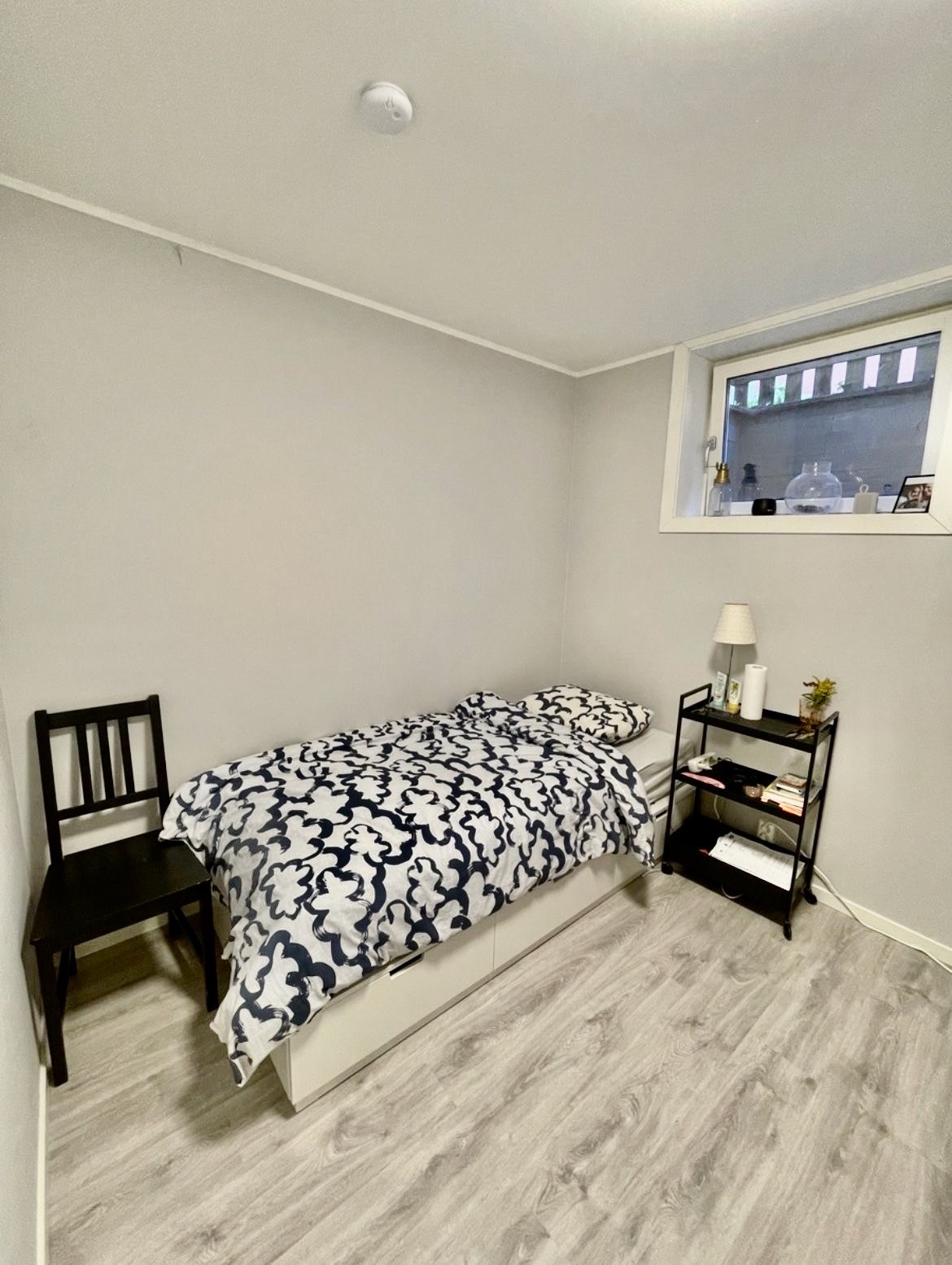 LEDIG // ca 7 kvm // 6.600 // Rom 1 - Nydelig og rimelig rom med god plass til seng, klær og skrivebord Galleribilde