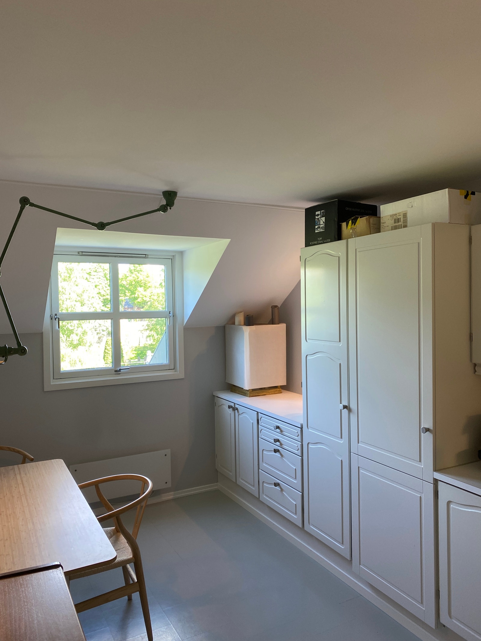 Kjøkken med hyggelig utsyn. Galleribilde