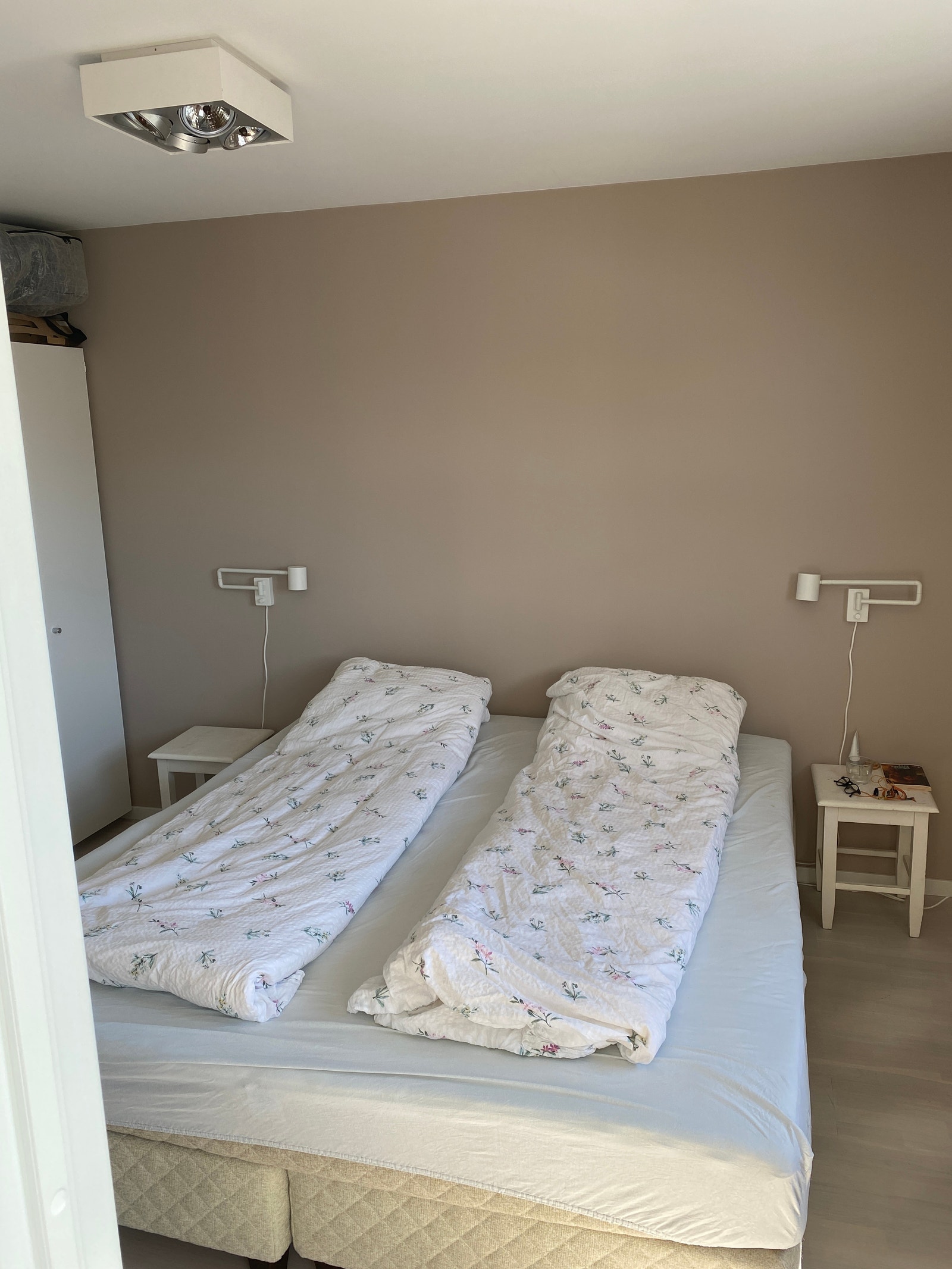 Hovedsoverom med mye skapplass. Galleribilde