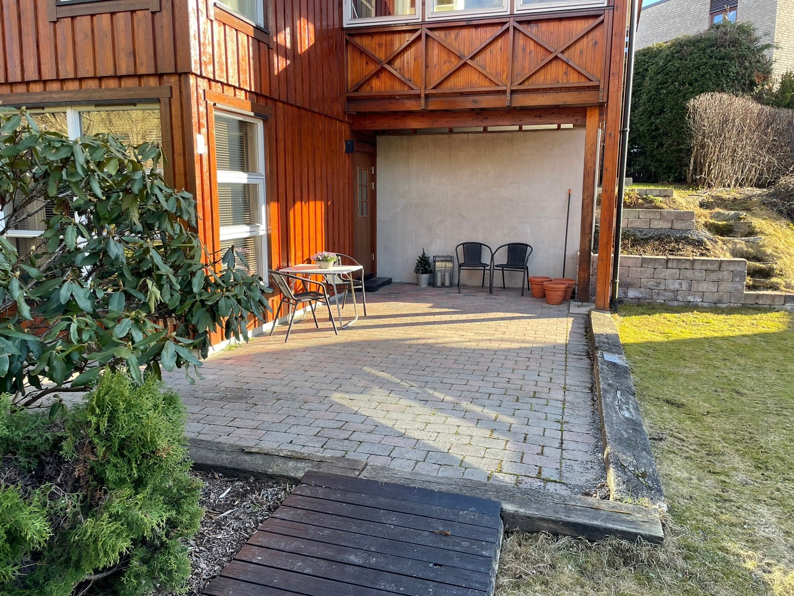 Egen uteplass og liten hage Galleribilde