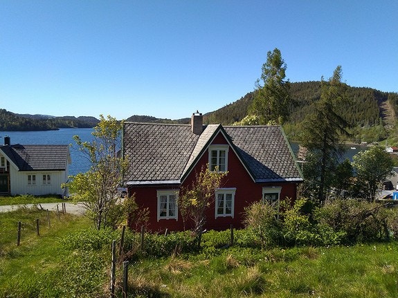 Hage og utsikt mot Langsetvågen / Karihavet Galleribilde