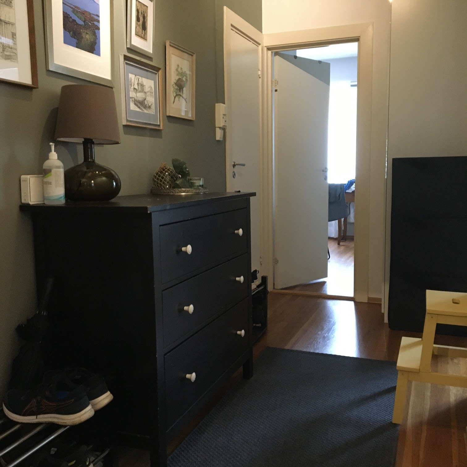 Gang utenfor rommene i 1.etasjen. Galleribilde