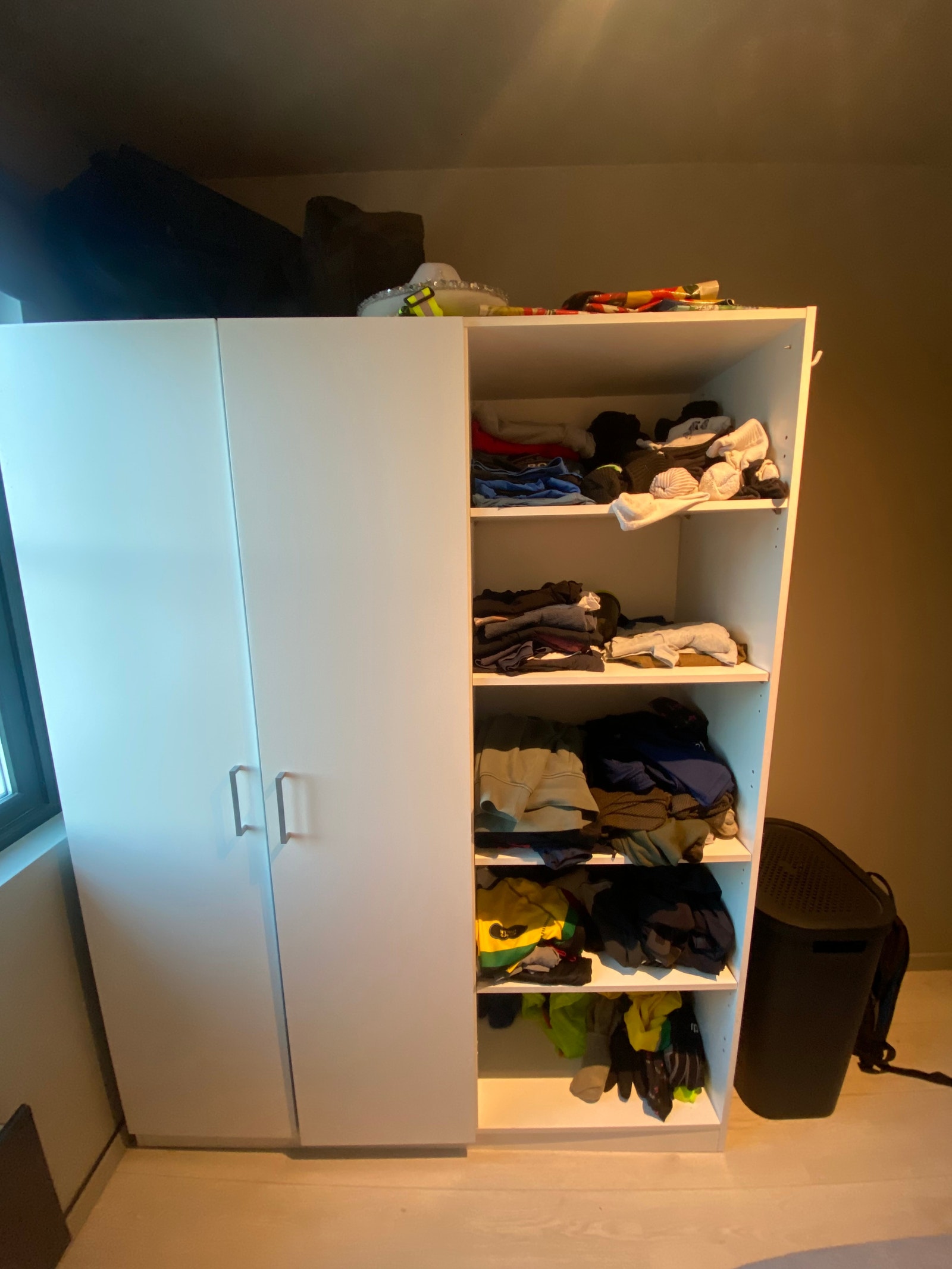 Soverom 2, Stort skap Galleribilde