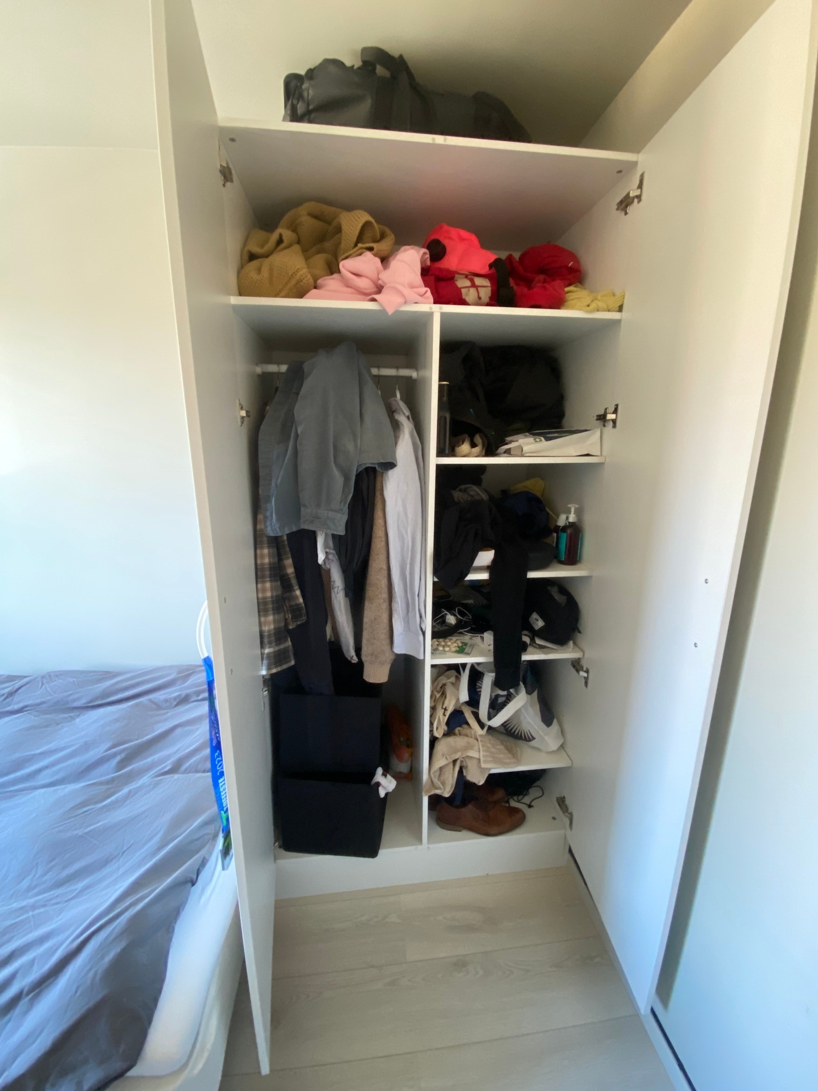 Soverom 3, God plass i skapet Galleribilde