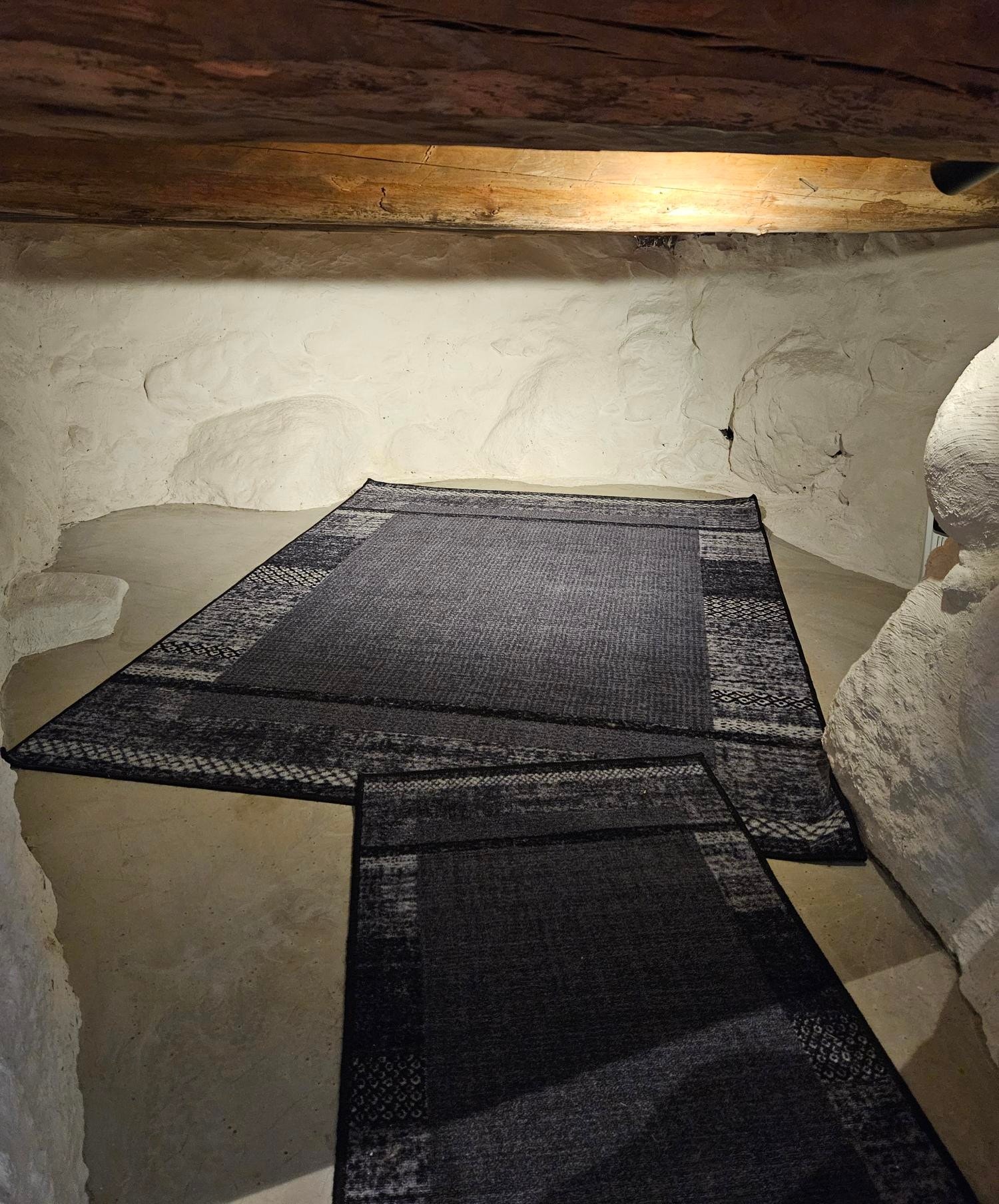 Den isolerte krypkjelleren Galleribilde