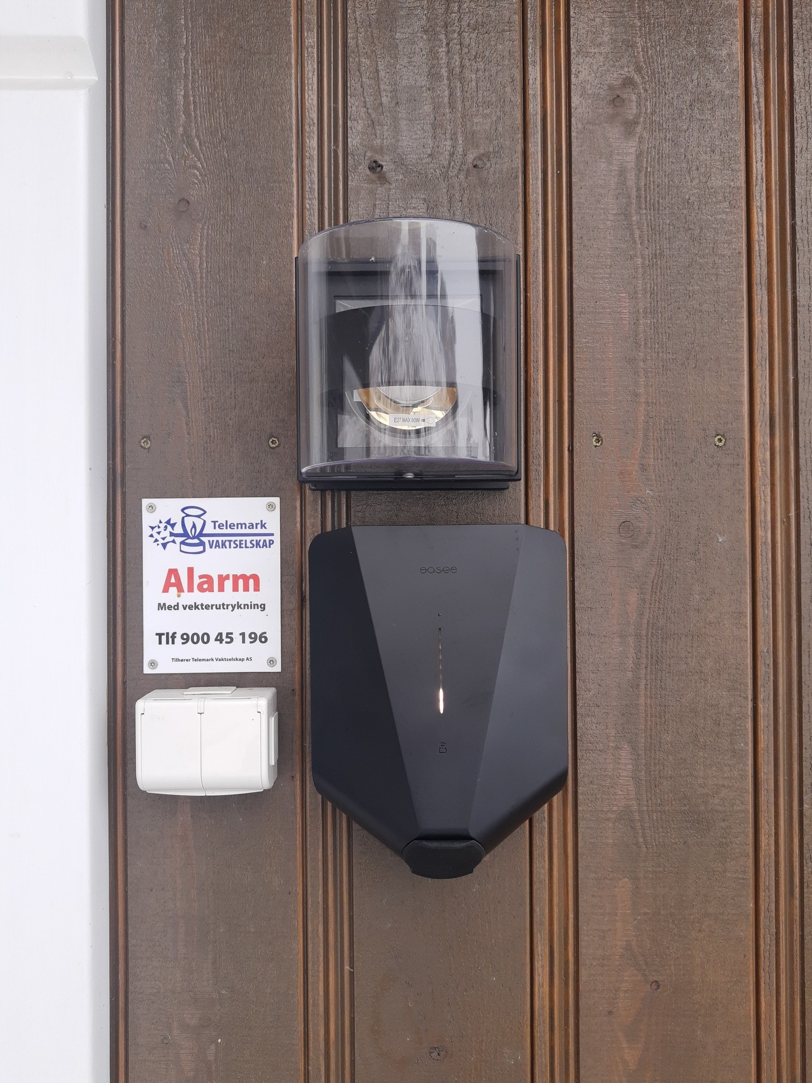 Elbillader og alarm Galleribilde